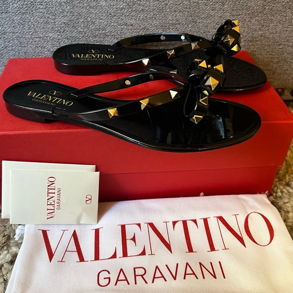 New VALENTINO GARAVANI Rockstud black PVC Thong PVC flip flops sandals - Picture 8 of 10